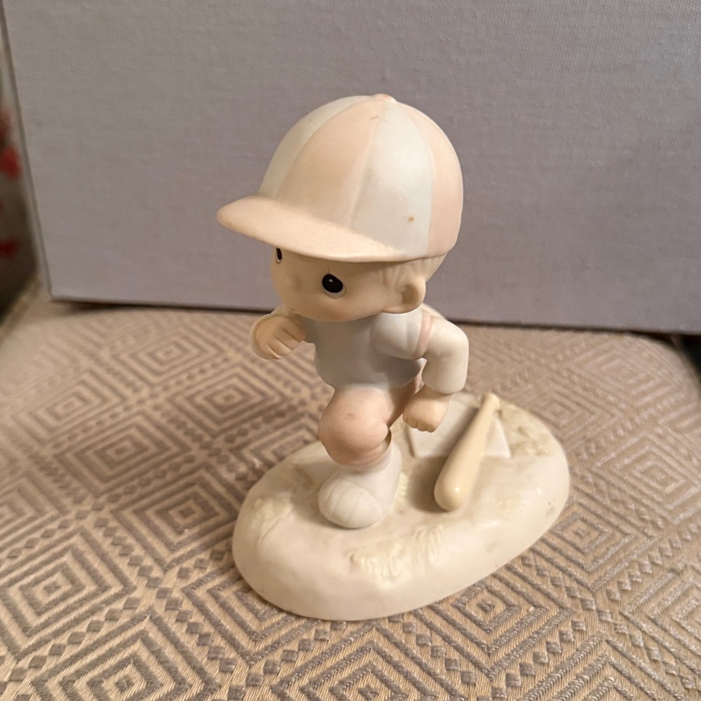Precious moments Charming Baseball Figurine “Lord I’m Coming Home”